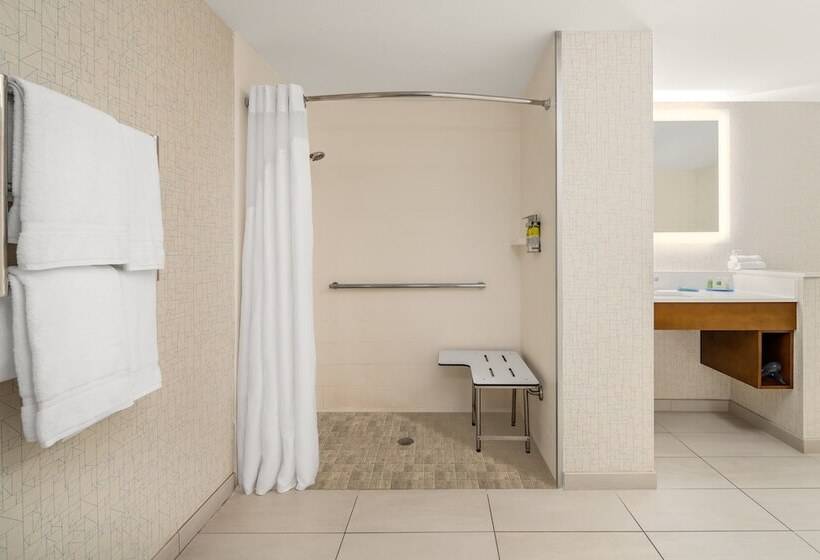 ２ダブルベッドのスタンダードルーム, Holiday Inn Express Cruise Airport, An Ihg