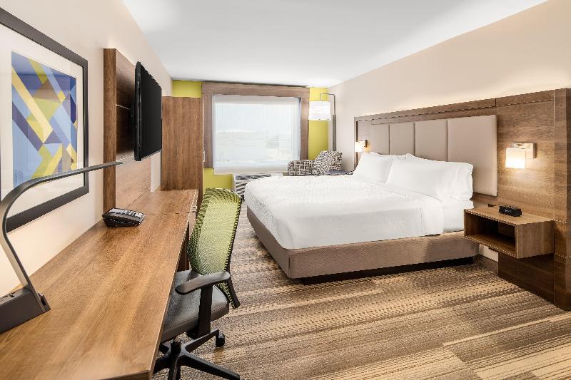 キングサイズベッドのスタンダードルーム, Holiday Inn Express Cruise Airport, An Ihg