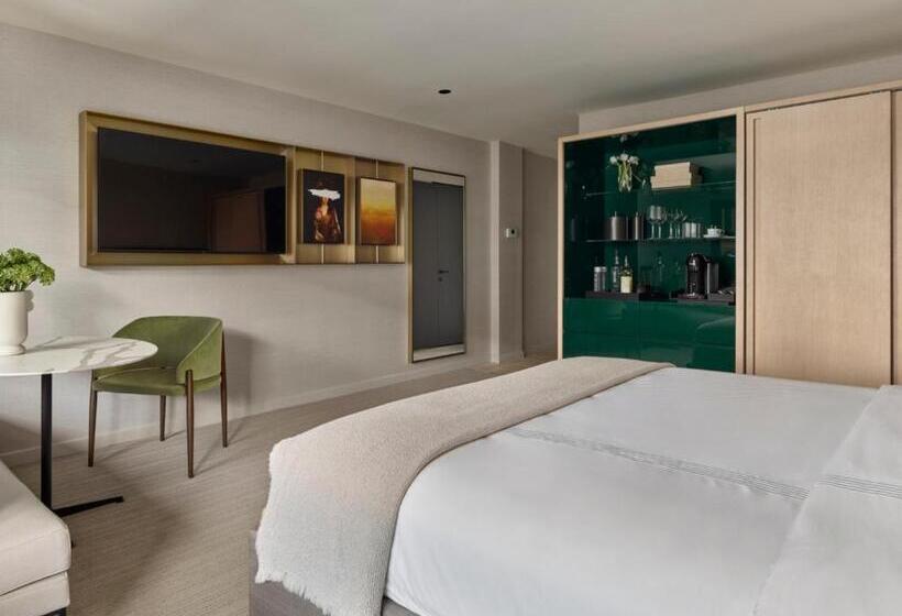 Quarto Estandar Cama King para Deficientes Físicos, Aka Alexandria