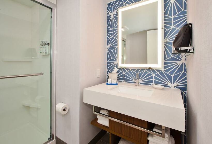 سوییت, Holiday Inn Express Hotel & Suites Virginia Beach Oceanfront, An Ihg