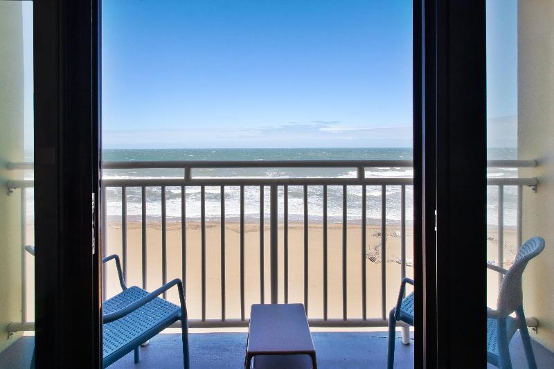 اتاق استاندارد با تخت بزرگ, Holiday Inn Express Hotel & Suites Virginia Beach Oceanfront, An Ihg