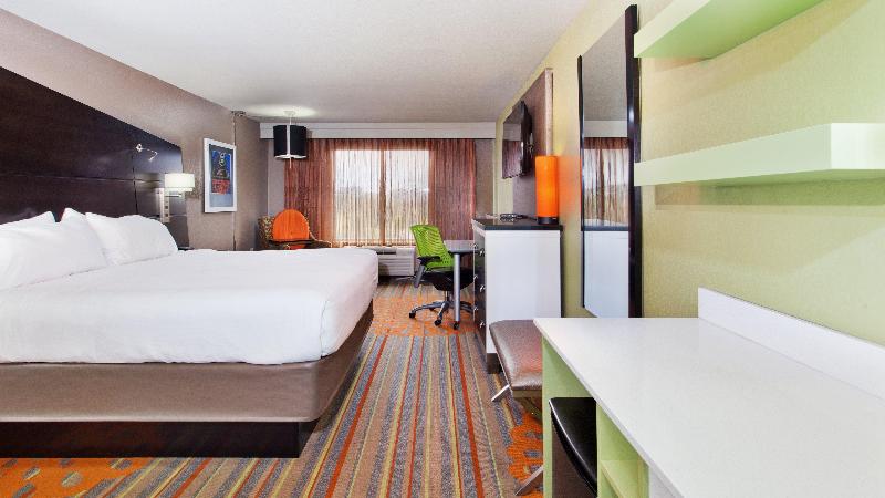带大床的标准间, Holiday Inn Express Atlanta Galleria Ballpark Area, An Ihg
