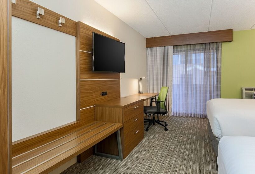 Номер Стандарт 2 Двуспальные Кровати, Holiday Inn Express Milwaukee   West Medical Center, An Ihg