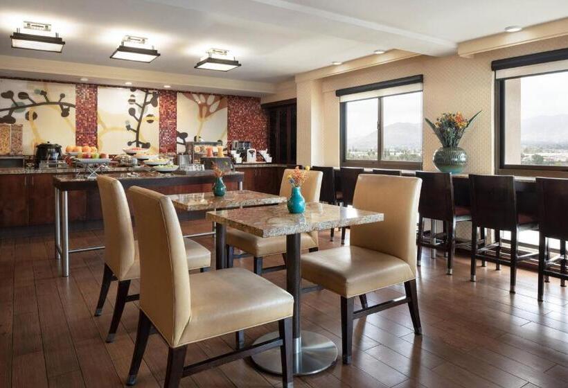 스탠다드 룸 킹사이즈 침대, Marriott Riverside At The Convention Center