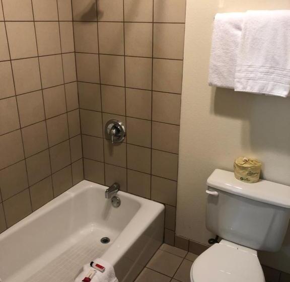 Стандартный Номер Кровать Кинг, Super 8 By Wyndham Ontario