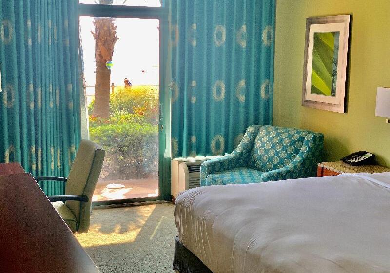 اتاق استاندارد با تخت بزرگ, Holiday Inn & Suites Virginia Beach   North Beach, An Ihg