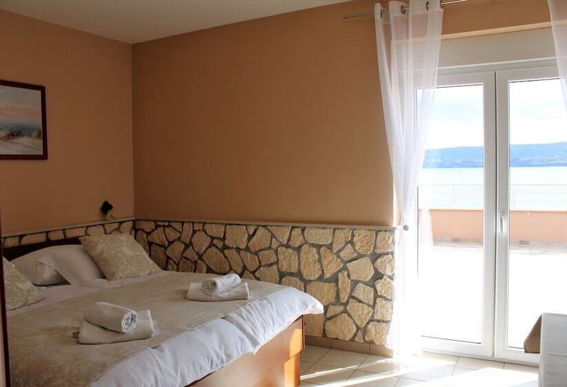 استودیوی استاندارد با تخت دوبل, Pansion Dalmacija