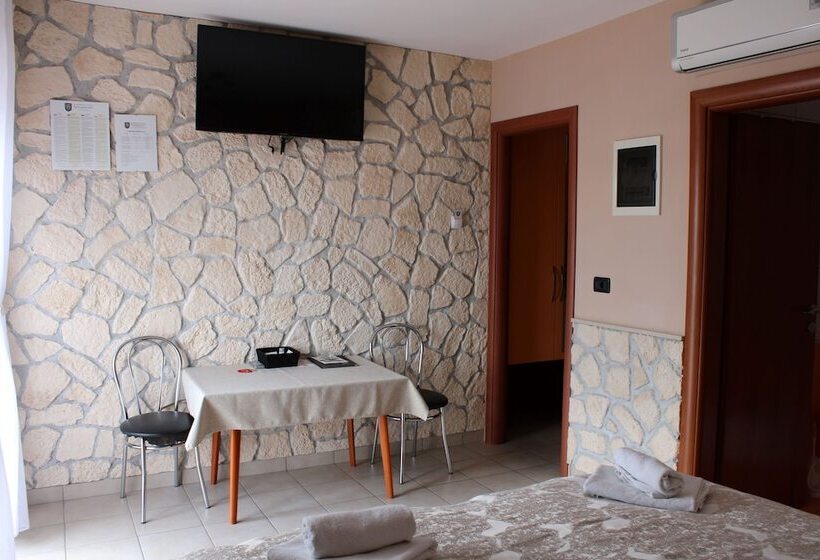 استودیوی استاندارد با تخت دوبل, Pansion Dalmacija