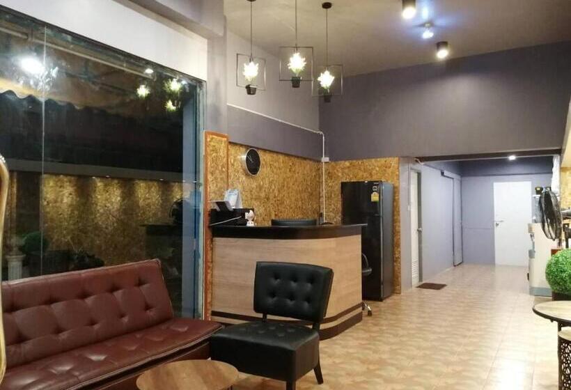 اتاق استاندارد یک نفره, Sleepcats Hostel