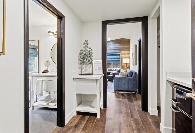 스위트 킹사이즈 침대, Bespoke Inn Flagstaff