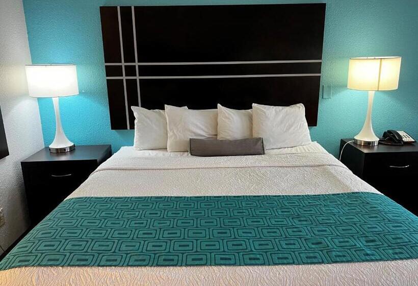 キングサイズベッドのスタンダードルーム, Howard Johnson By Wyndham Houston Heights/downtown