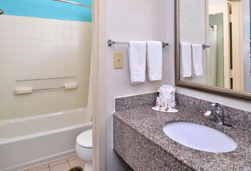 身障者適用キングサイズベッドルーム, Howard Johnson By Wyndham Houston Heights/downtown