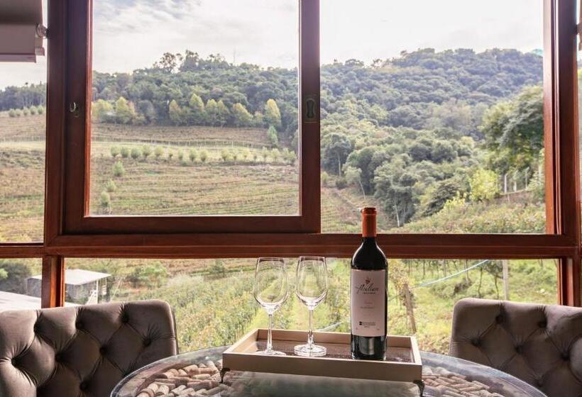 자쿠지 스위트, Vinicola E Pousada Peculiare