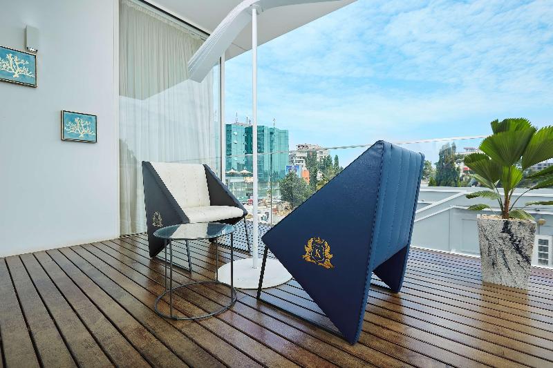 Люкс Повышенной Комфортности, Number One Oxford Street Hotel & Suites