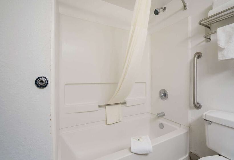 Номер Стандарт 2 Двуспальные Кровати, Quality Inn Jacksonville Near Camp Lejeune
