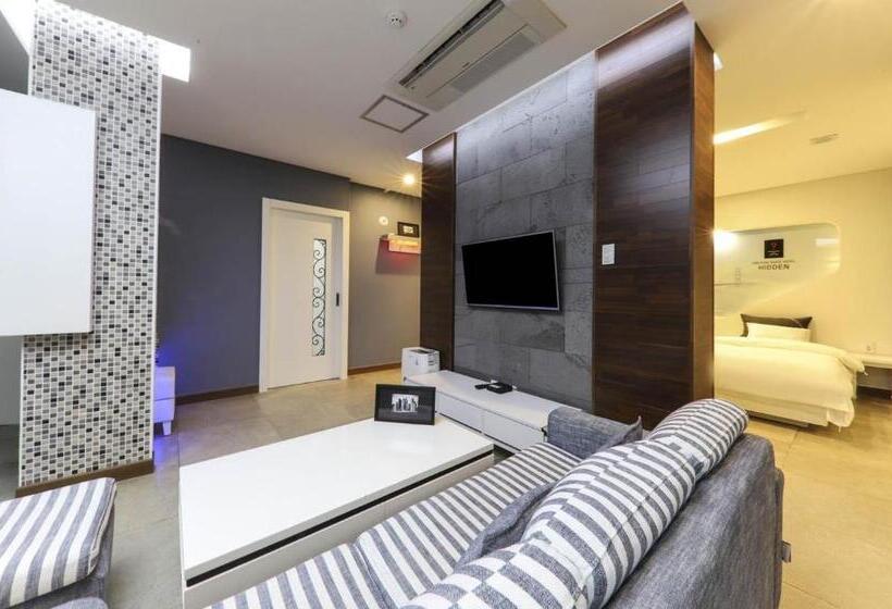 Люкс Повышенной Комфортности, Urban Stay