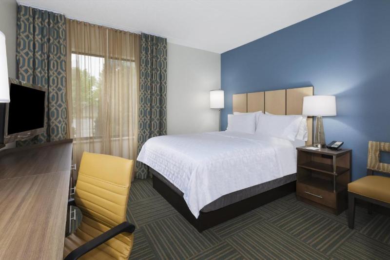 스탠다드 스튜디오, Candlewood Suites Grand Rapids Airport, An Ihg
