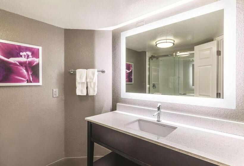 キングサイズベッドのスタンダードルーム, La Quinta By Wyndham Austin At The Domain