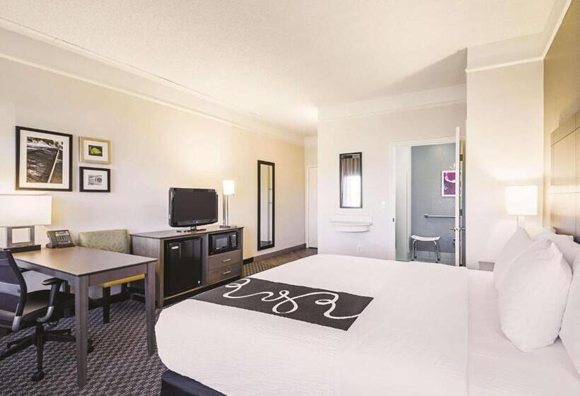 身障者適用キングサイズベッドルーム, La Quinta By Wyndham Austin At The Domain