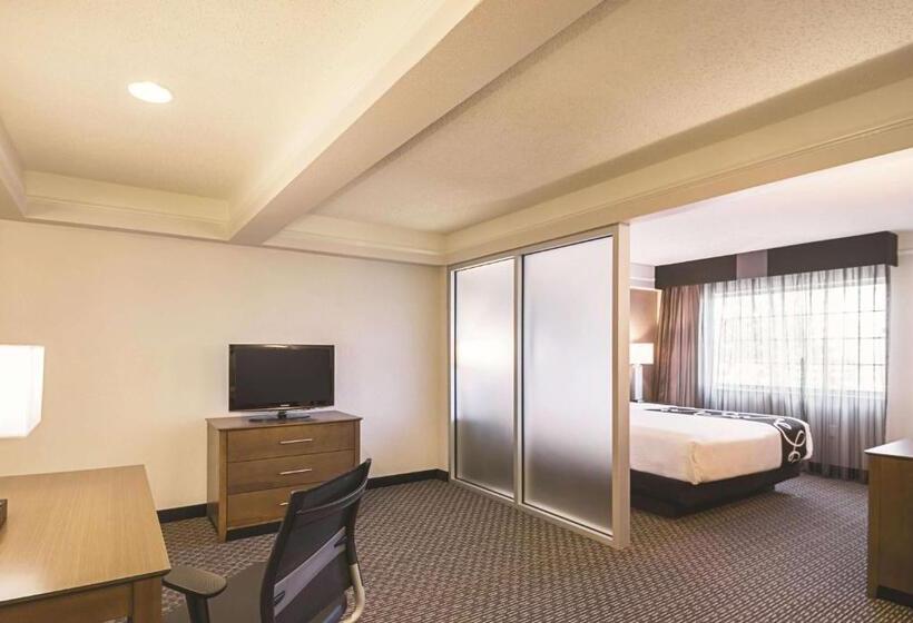 キングサイズベッドのデラックススイート, La Quinta By Wyndham Austin At The Domain