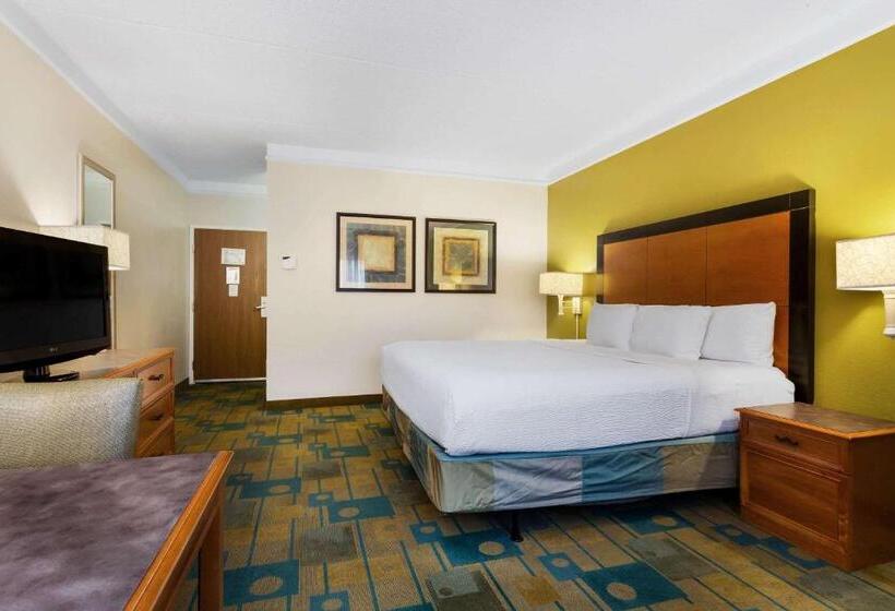 Номер Стандарт Кровать Кинг Адаптированный для Инвалидов, La Quinta By Wyndham St. Pete Clearwater Airport