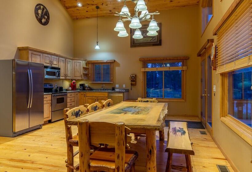 Хижина, Lodge At Palmer Gulch