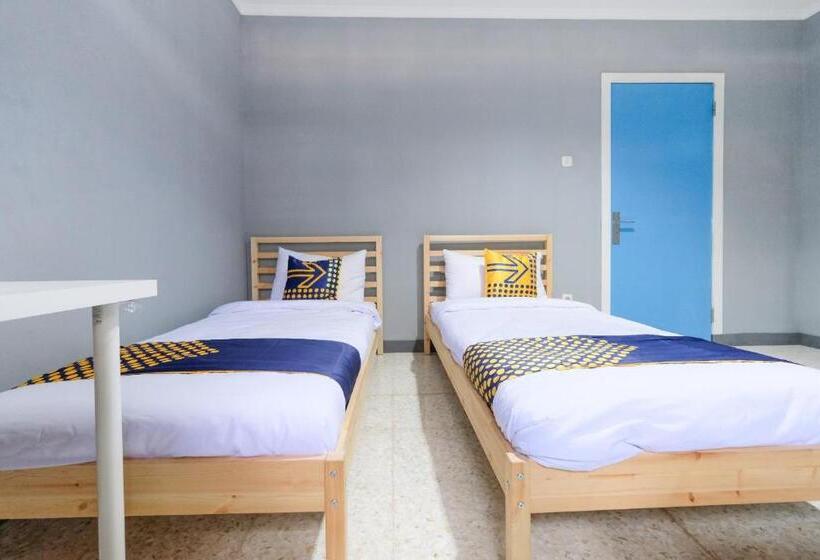 Deluxe Zimmer, Spot On 2281 Omajo