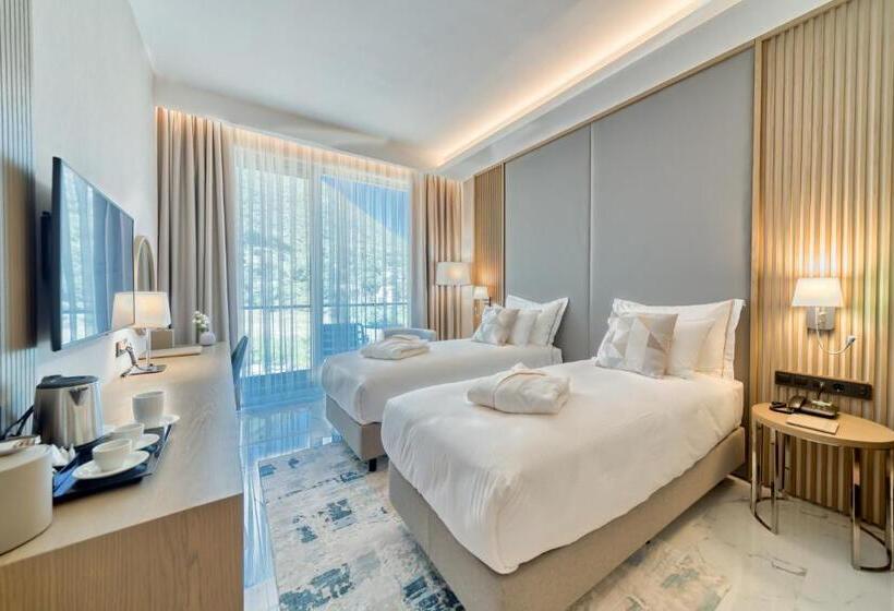 اتاق استاندارد با چشم‌انداز دریا, Hyatt Regency Kotor Bay Resort
