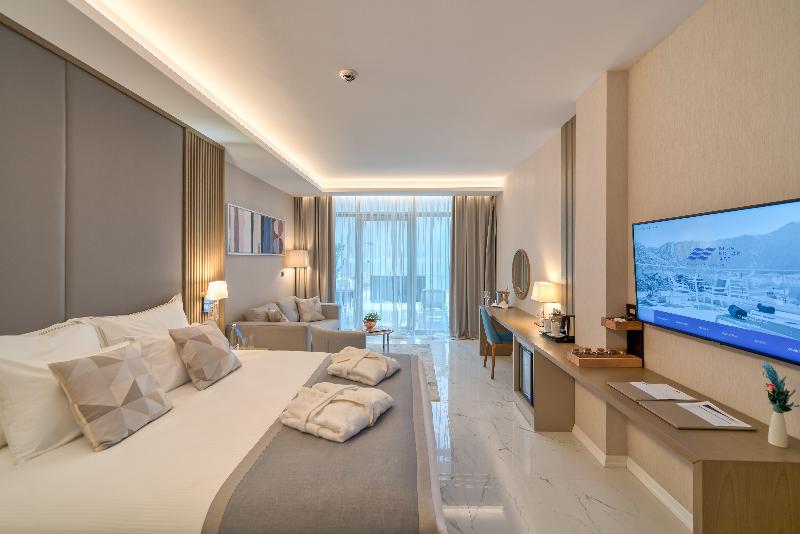 سوییت لوکس, Hyatt Regency Kotor Bay Resort