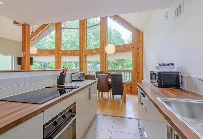 Дом 3 Спальни, Penvale Lakes Lodges