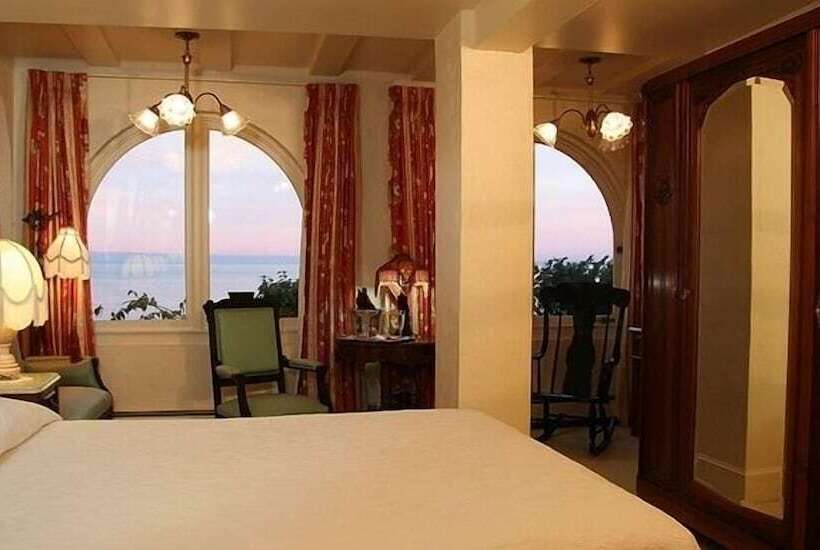 标准间, Martine Inn