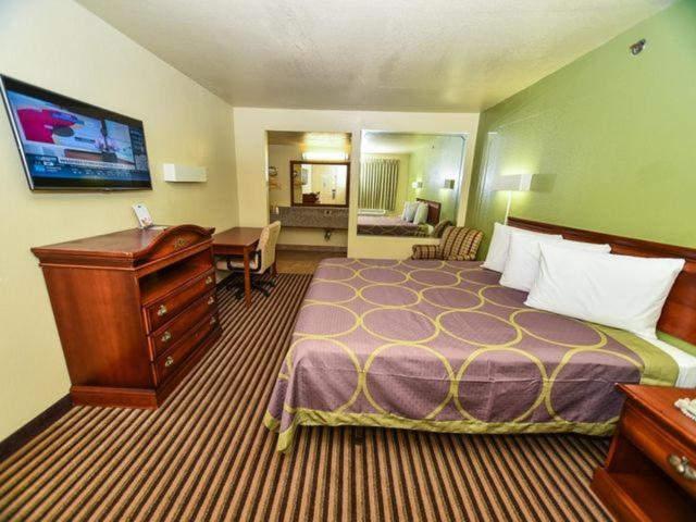 장애인을 위한 킹사이즈 침대 스탠다드 룸, Masters Inn Tucker