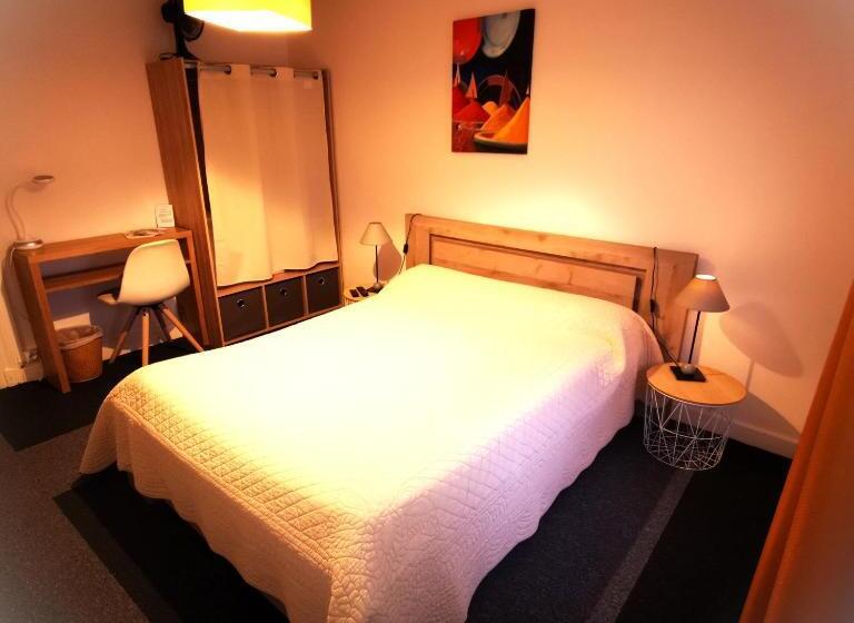 Номер Superior, Logis Hôtel & Restaurant Le Saint Savinien