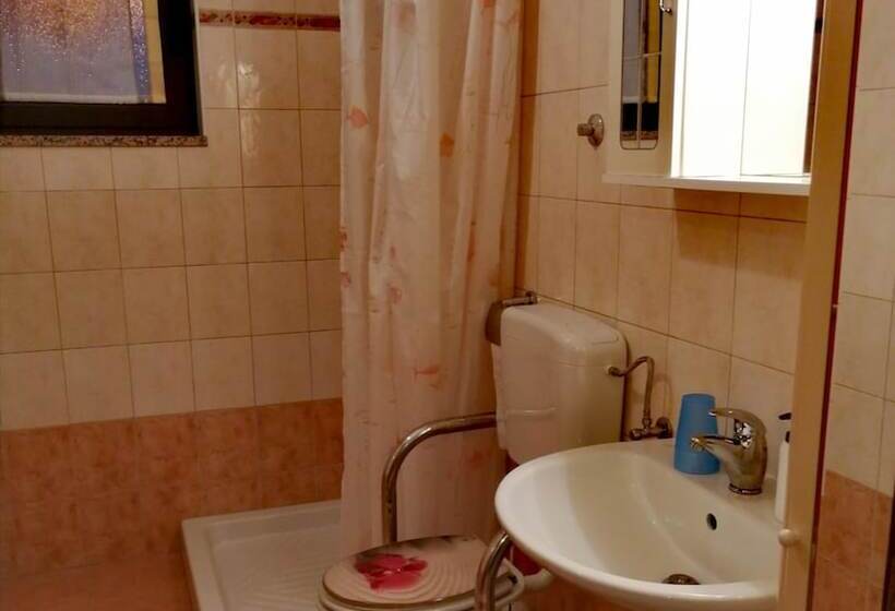 آپارتمان 1 خوابه با تراس, Guests House Lea