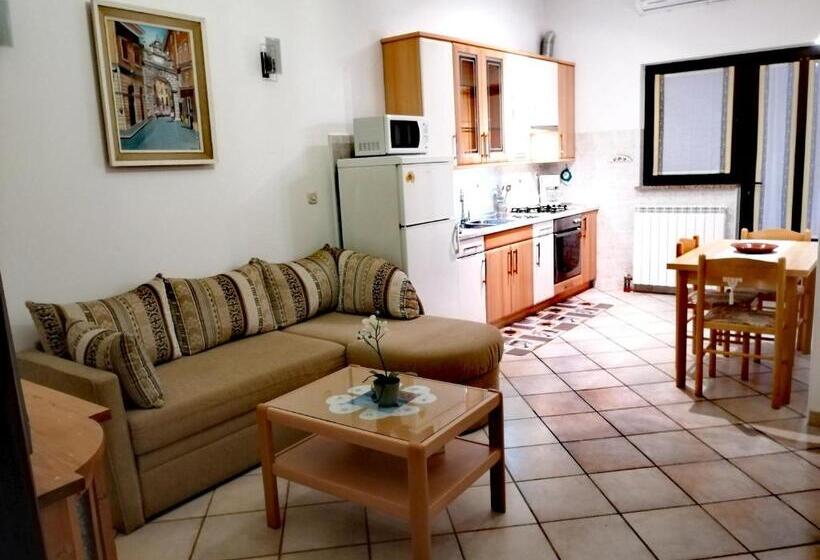 آپارتمان 1 خوابه با تراس, Guests House Lea