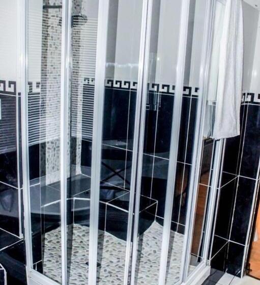 اتاق استاندارد با بالکن, Greater Heights Guest House