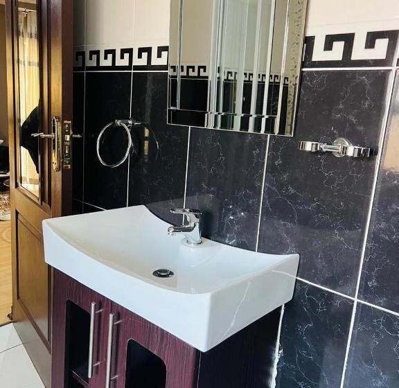 اتاق استاندارد با بالکن, Greater Heights Guest House