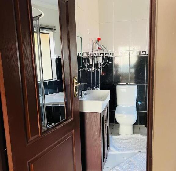 اتاق استاندارد با بالکن, Greater Heights Guest House