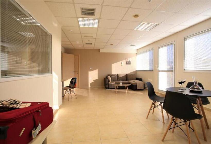 سوییت سوپریور, Gk Airport Suites   Free Shuttle