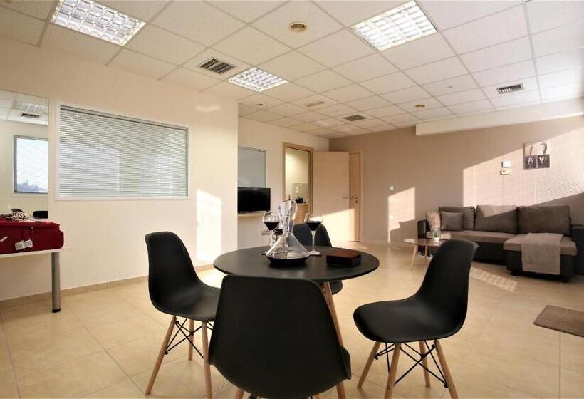 سوییت سوپریور, Gk Airport Suites   Free Shuttle