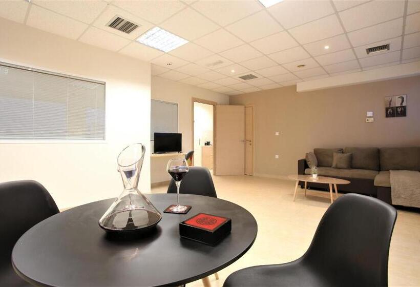 سوییت سوپریور, Gk Airport Suites   Free Shuttle