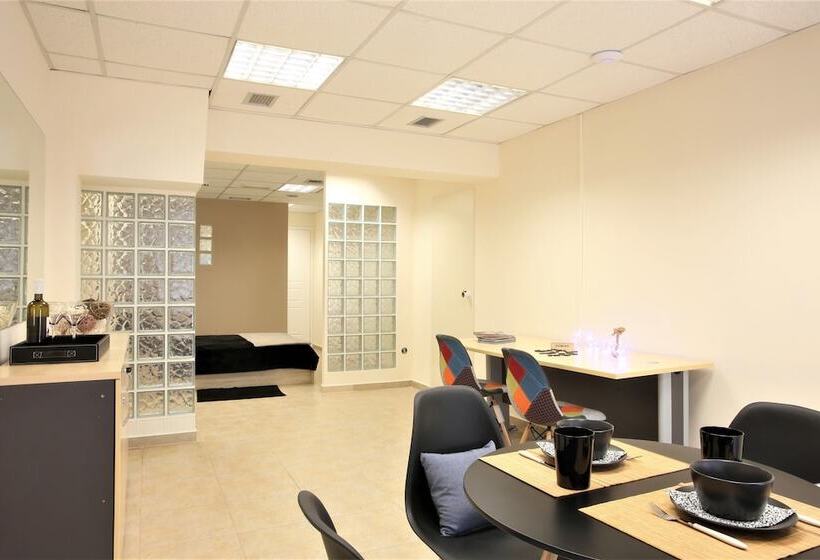 سوییت, Gk Airport Suites   Free Shuttle