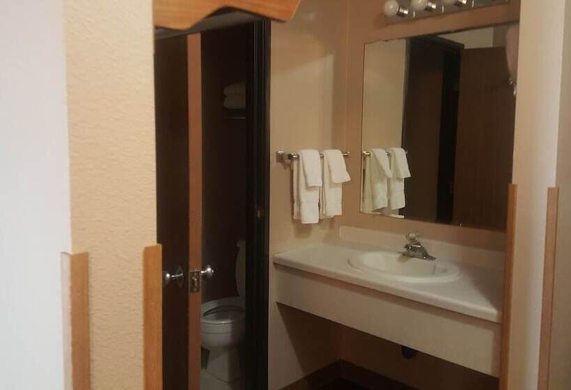 Номер Стандарт 2 Двуспальные Кровати, Crookston Inn & Convention Center