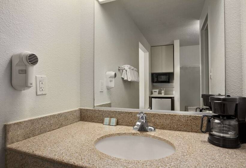 Номер Стандарт 2 Двуспальные Кровати, Travelodge By Wyndham Outer Banks/kill Devil Hills