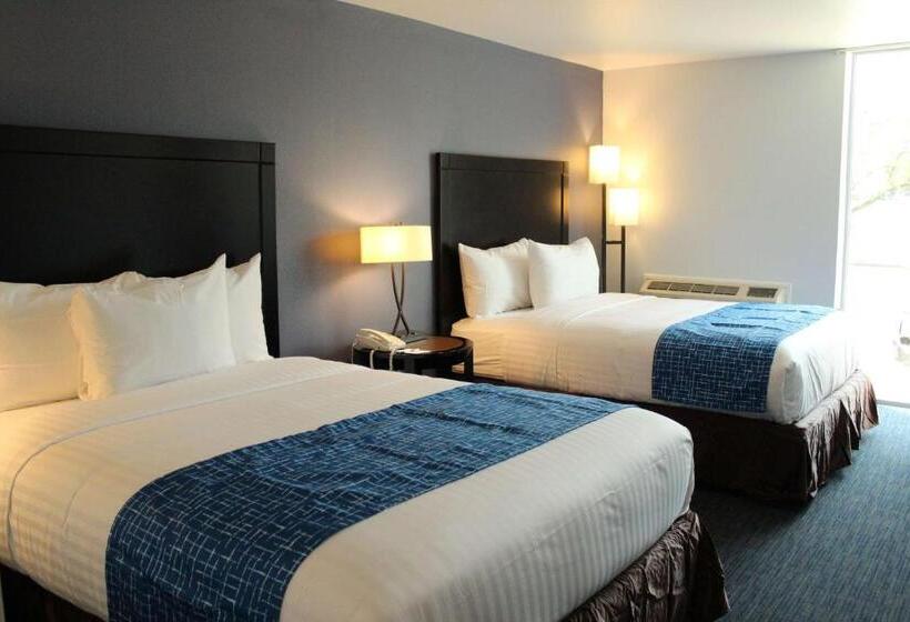 Standard studio with river view, Travelodge By Wyndham Water S Edge Hotel   Racine