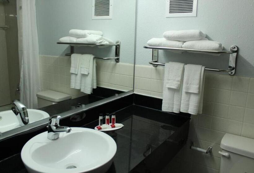 Студия Superior, Travelodge By Wyndham Water S Edge Hotel   Racine