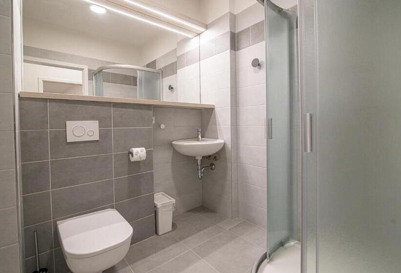 Четырехместный Номер Стандарт, Garni Hotel Roušarka