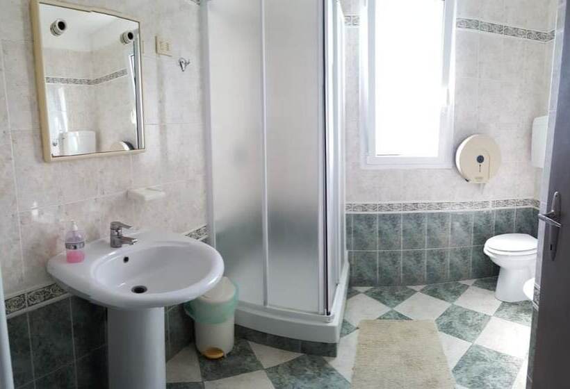 اتاق استاندارد چهار تخته, La Caravella