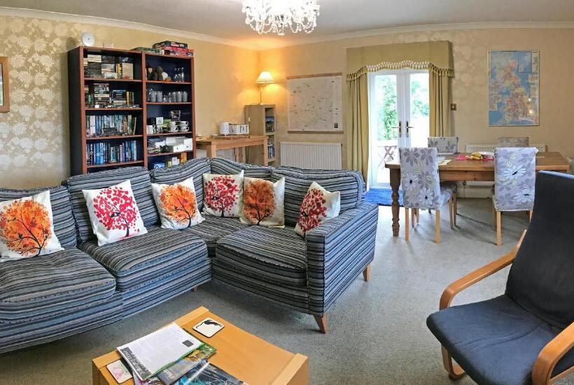Номер Стандарт, Maesyfelin Isaf B&b