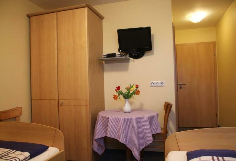 Quarto Estandar Individual, Schwarzer Adler